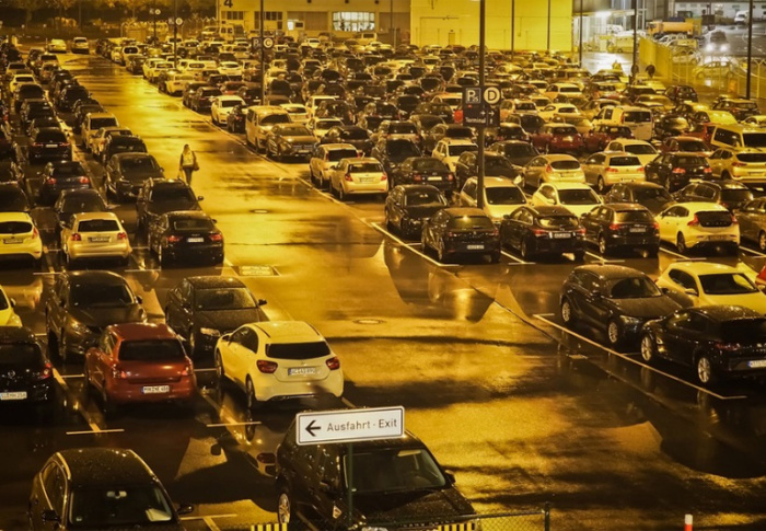 10 motivos para deixar seu carro estacionado no aeroporto quando for viajar