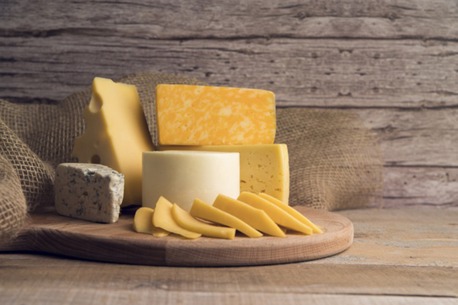 Os benefícios do queijo para a saúde física e bucal