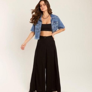 Calça pantalona moda retrô que se tornou queridinha das mulheres