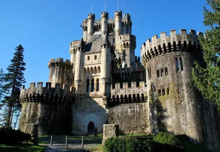 Onde estão localizados e como visitar castelos medievais