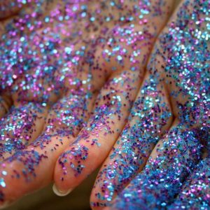 Descubra agora como é feito glitter?