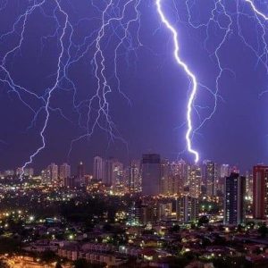 Entenda os mitos e verdades sobre as descargas elétricas